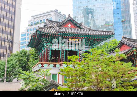 Seoul, South Korea - July 24, 2021: Jogyesa  or Jogye Temple, is the chief temple of the Jogye Order of Korean Buddhism. Jogyesa Temple features mix o Stock Photo