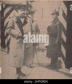 Hindenburg ( Paul von Hindenburg)  at his headquarters. On a walk. ADDITIONAL-RIGHTS-CLEARANCE-INFO-NOT-AVAILABLE AND EXPIRED. Stock Photo