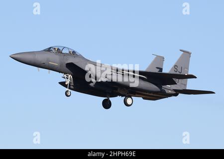 F-15E Strike Eagle from the 4th Fighter Wing, Seymour-Johnson AFB landing at RAF Lakenheath during their 2021/22 deployment. Stock Photo