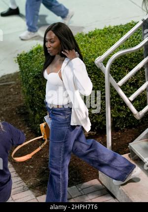 Delray Beach, Florida, USA. 18th Feb, 2022. VENUS WILLIAMS leaves after watching watch R. Opelka (USA) play A. Mannarino (FRA) at the 2022 Delray Beach Open by Vitacost.com. (Credit Image: © Andrew Patron/ZUMA Press Wire) Stock Photo