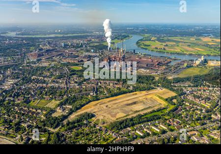 Aerial view, thyssenkrupp Steel Europe - Factory harbour Schwelgern at the river Rhine as well as fallow area and building site Friedrich-Park in Marx Stock Photo