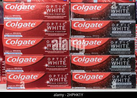 Indianapolis - Circa February 2022: Colgate Optic White toothpaste. Colgate has been making oral hygiene products since 1873. Stock Photo