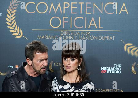 Madrid. Spain. 20220221,  Antonio Banderas, Penelope Cruz attends 'Official Competition (Competencia Oficial)' Madrid Premiere at Capitol Cinema on February 21, 2021 in Madrid, Spain Stock Photo