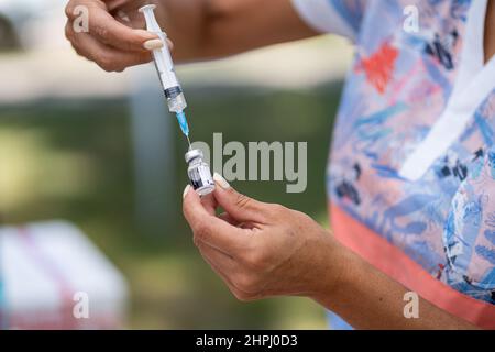 Firmat, Argentina. 17th Feb, 2022. A health worker prepares a syringe with the Pfizer/BioNTech Comirnaty COVID-19 vaccine. Credit: SOPA Images Limited/Alamy Live News Stock Photo