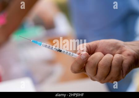 Firmat, Santa Fe, Argentina. 17th Feb, 2022. A health worker prepares a syringe with the Pfizer/BioNTech Comirnaty COVID-19 vaccine. (Credit Image: © Patricio Murphy/SOPA Images via ZUMA Press Wire) Stock Photo