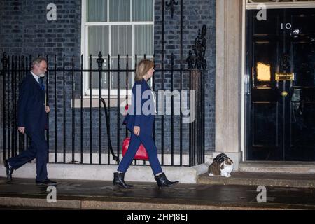 London, England, UK. 22nd Feb, 2022. Foreign Secretary LIZ TRUSS is seen arriving at 10 Downing Street ahead of an emergency COBRA meeting on sanctions to Russia after Russia recognised two regions in Ukraine. (Credit Image: © Tayfun Salci/ZUMA Press Wire) Stock Photo