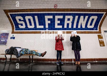 The readers in the metro station, Paris. Stock Photo