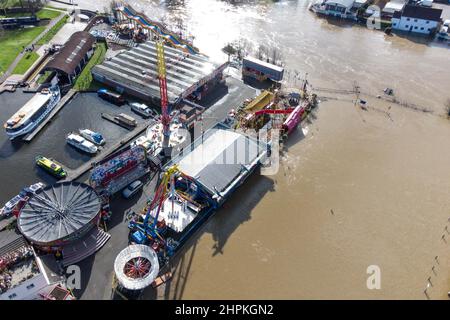 Stourport on Severn, Wyre Forest, February 22nd 2022. Treasure Island fairground in Stourport on Severn is now surrounded by flooding after the River Severn burst its banks due to torrential rain from Storm Franklin. Pic by Credit: Stop Press Media/Alamy Live News Stock Photo