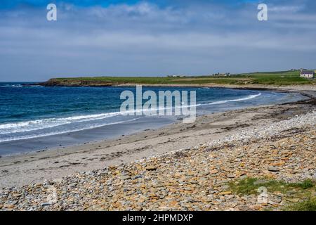 View looking north across Bay of Skaill with St Peter’s Kirk in the distance – Bay of Skaill near Sandwick on Mainland Orkney in Scotland, UK Stock Photo