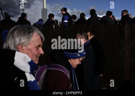 Fans of Bath Rugby on their way to entering the Recreation Ground, 'the Rec', Bath Rugby's field. Bath, Somerset, England. Stock Photo