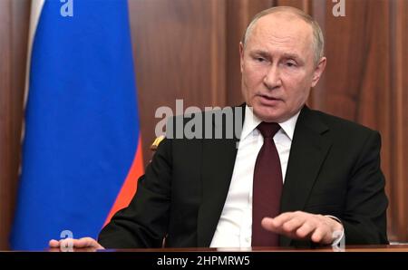 Moscow, Russia. 21st Feb, 2022. Russian President Vladimir Putin addresses the Russian Federation from the Kremlin, February 21, 2022 in Moscow, Russia. The address followed the recognization of independence of separatist regions in eastern Ukraine. Credit: Alexei Nikolsky/Kremlin Pool/Alamy Live News Stock Photo