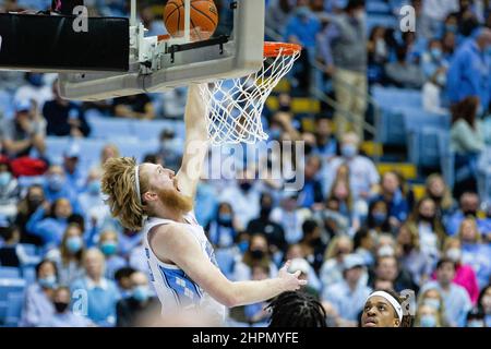 Chapel Hill, NC, USA. 21st Feb, 2022. North Carolina Tar Heels forward Brady Manek (45) goes for reverse layup during the second half of the ACC basketball matchup at Dean Smith Center in Chapel Hill, NC. (Scott Kinser/Cal Sport Media). Credit: csm/Alamy Live News Stock Photo