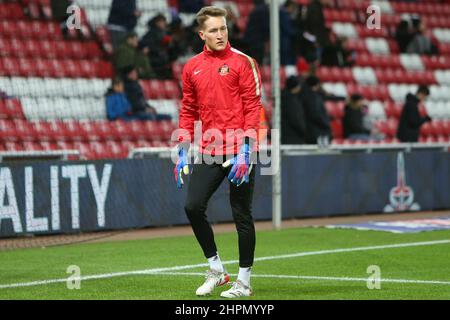 SUNDERLAND, UK. FEB 22ND. Sunderland Goalkeeper Ron-Thorben Hoffmann warms up following an injury lay off during the Sky Bet League 1 match between Sunderland and Burton Albion at the Stadium Of Light, Sunderland on Tuesday 22nd February 2022. (Credit: Michael Driver | MI News) Credit: MI News & Sport /Alamy Live News Stock Photo