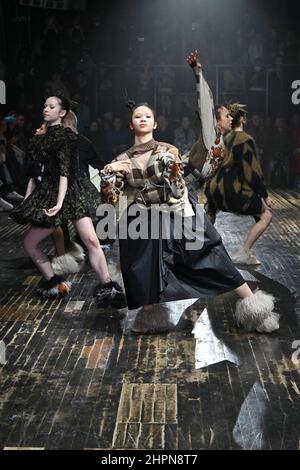 London, UK. 21st Feb, 2022. A model walks on the runway at the Preen fashion show during Fall Winter 2022 Collections Fashion Show at London Fashion Week in London UK on February 21 2022. (Photo by Jonas Gustavsson/Sipa USA) Credit: Sipa USA/Alamy Live News Stock Photo