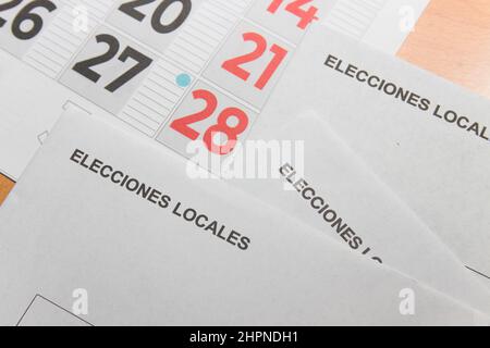 Close-up of some electoral envelopes for municipal and local elections on a calendar in which the 28th is highlighted Stock Photo