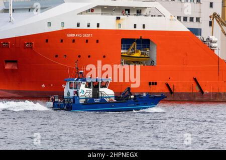 MB 'Sydnes', Bergen port authority's maintenance and service boat,  in port of Bergen, Norway. Passing an offshore supply vessel Stock Photo