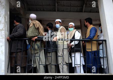 Pakistan Raza Opd Peshawar, Pakistan. 22nd Feb, 2022. People stand in a queue to get OPD ...
