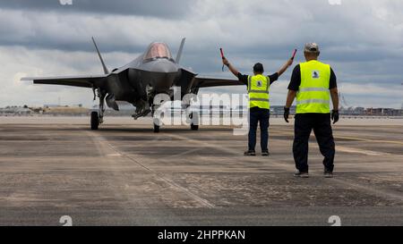 A U.S. Air Force F-35A Lightning II with 365th Fighter Squadron arrives at Changi Air Base, Republic of Singapore, Feb 11, 2022. Airmen with 365th Fighter Squadron are participating in the 2022 Singapore Airshow, which is focused on building stronger relations between the U.S. and Singapore. It is the latest in a series of multinational engagements bringing together air chiefs and U.S. military leaders from throughout the region. (U.S. Marine Corps photo by Cpl. Bryant Rodriguez) Stock Photo