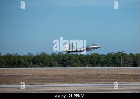 A U.S. Air Force F-22 Raptor assigned to the 43d Fighter Squadron, takes off at Eglin Air Force Base, Florida, Feb. 1, 2022. The Raptor is a multi-role, 5th-generation fighter jet with stealth, super cruise, advanced maneuverability and integrated avionics. (U.S. Air Force photo by Airman 1st Class Tiffany Price) Stock Photo