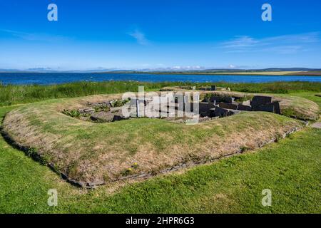 Neolithic Barnhouse Settlement on the shore of Loch of Harray on Mainland Orkney, Scotland, UK Stock Photo