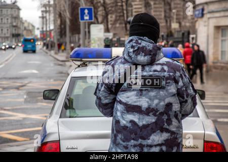 Moscow, Russia. 23rd of February, 2022 A police officer provides security on Mokhovaya Street in the center of Moscow city, Russia Stock Photo