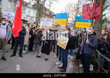 Hamburg, Germany. 23rd Feb, 2022. Rally participants brought numerous posters. According to police, about 200 people gathered in front of the Russian Consulate General in Hamburg on Wednesday for a solidarity rally with Ukraine. The Hamburg youth organizations of the SPD, Greens, CDU and FDP had called for the rally. Credit: Jonas Walzberg/dpa/Alamy Live News Stock Photo