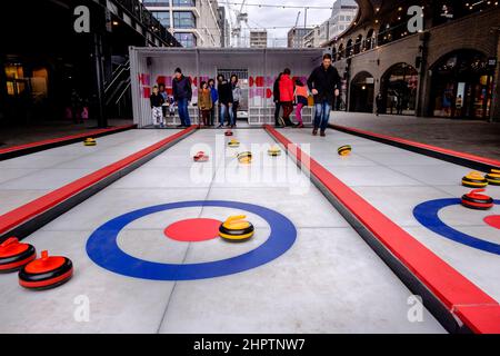 Members team gb curling team hi-res stock photography and images - Alamy