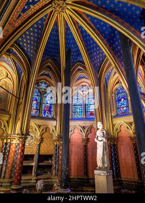 Statue of Saint Louis in Sainte Chapelle: Extravagant arches gilded with gold in a deep blue ceiling frame a statue of Statue of Saint Louis  Louis IX at the front of the lower floor of the famous chapel. Stock Photo