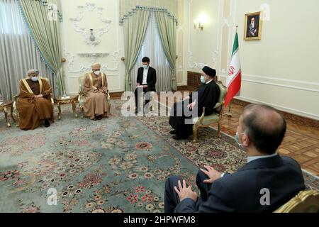 Tehran, Tehran, Iran. 23rd Feb, 2022. A handout picture provided by the Iranian presidency shows the Islamic republic's President EBRAHIM RAISI (R) during a meeting with Oman's Foreign Minister SAYYID BADR AL-BUSAIDI in Tehran on February 23, 2022. Oman has often acted as a go-between to help facilitate back-door diplomacy between the U.S. and Iran, and the visit raised speculation that Oman may get involved as an intermediary in the ongoing nuclear talks, or deliver a U.S. message to Iran. (Credit Image: © Iranian Presidency via ZUMA Press Wire) Stock Photo