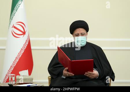 Tehran, Tehran, Iran. 23rd Feb, 2022. A handout picture provided by the Iranian presidency shows the Islamic republic's President EBRAHIM RAISI during a meeting with Oman's Foreign Minister SAYYID BADR AL-BUSAIDI (unseen) in Tehran on February 23, 2022. Oman has often acted as a go-between to help facilitate back-door diplomacy between the U.S. and Iran, and the visit raised speculation that Oman may get involved as an intermediary in the ongoing nuclear talks, or deliver a U.S. message to Iran. (Credit Image: © Iranian Presidency via ZUMA Press Wire) Stock Photo