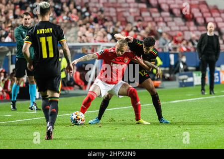 Lisbon, Portugal. 23rd Feb, 2022. Everton Soares of Benfica (L2) in action during the UEFA Champions League match between SL Benfica and AFC Ajax at Estadio da Luz stadium.Final score; SL Benfica 2:2 AFC Ajax. Credit: SOPA Images Limited/Alamy Live News Stock Photo