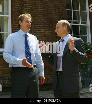 File photo dated 26/6/2003 of the then Prime Minister Tony Blair and Russian President Vladimir Putin standing on the patio in the garden of No. 10 Downing Street. Issue date: Thursday February 24, 2022. Stock Photo