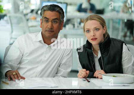 Naveen Andrews, Amanda Seyfried, The Dropout (2022). Photo credit:  Michael Desmond/ Hulu Stock Photo - Alamy