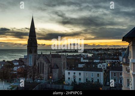 Dun Laoghaire, Ireland. 24th Feb, 2022. The sun starts to rise over Dun Laoghaire shortly before a flurry of snow fell. More wintry showers are expected throughout the day. Credit: AG News/Alamy Live News Stock Photo