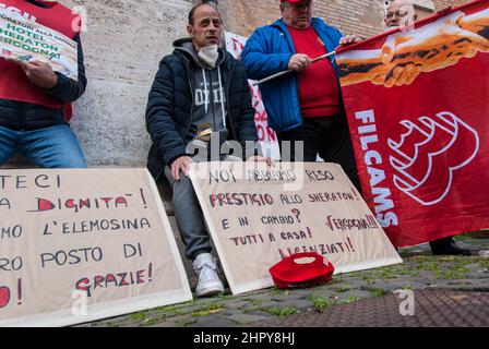 Rome, Italy. 24th Feb, 2022. 02/24/2022 Rome, demonstration of hotel and tourism sector employees in the Campidoglio Credit: Independent Photo Agency/Alamy Live News Stock Photo
