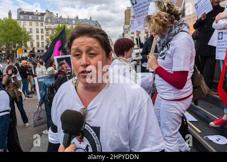 Paris, France, Nurses Demonstration, Collective 'Ni Bonne, Ni Nnnes, Ni Pigeonnes' ('Not Maids, Not Nuns, Not Idiots') 12/05/2013 Stock Photo