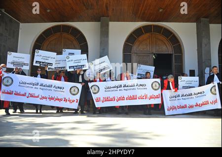 Tunisia. 24th Feb, 2022. The Association of Tunisian Magistrates has called on all magistrates to hold a vigil on Thursday, February 24, 2022 in front of the Court of Appeal in Tunis, Tunisia, dressed in judicial uniform, 'in response to the targeting of the judiciary and its submission to the executive power'. (Photo by Mahjoub Yassine/Sipa USA) Credit: Sipa USA/Alamy Live News Stock Photo