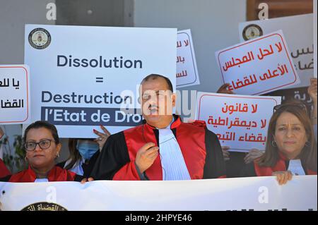 Tunisia. 24th Feb, 2022. The Association of Tunisian Magistrates has called on all magistrates to hold a vigil on Thursday, February 24, 2022 in front of the Court of Appeal in Tunis, Tunisia, dressed in judicial uniform, 'in response to the targeting of the judiciary and its submission to the executive power'. (Photo by Mahjoub Yassine/Sipa USA) Credit: Sipa USA/Alamy Live News Stock Photo