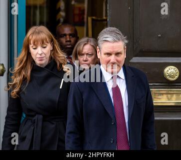 London, UK. 24th Feb, 2022. Opposition leaders at the Cabinet office for a briefing on the Ukraine situation. Kier Starmer, Leader of the Labour Party Credit: Ian Davidson/Alamy Live News