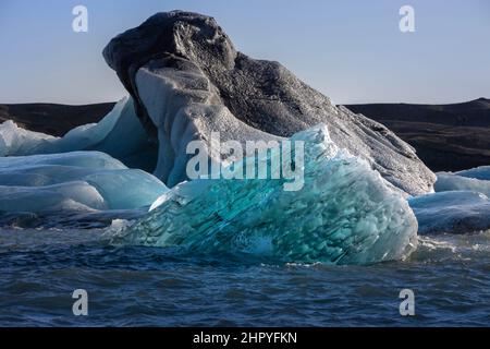 View of the icebergs coming from the Skaftafellsjokul glacier in the Jokulsarlon lagoon in Iceland Stock Photo