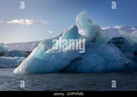 View of the icebergs coming from the Skaftafellsjokul glacier in the Jokulsarlon lagoon in Iceland Stock Photo