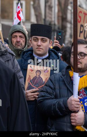 London, UK. 24th Feb, 2022. Ukraine Anti Russia protesters in Whitehall London UK Credit: Ian Davidson/Alamy Live News