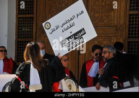 Tunis, Tunisia. 24th Feb, 2022. Tunis, Tunisia. 24 February 2022. The Tunisian Judges Association hold a protest outside the Court of Cassation in Tunis against what they view as constraints placed on the judiciary by President Saied. Tunisian President Kais Saied announced his decision to dissolve the Supreme Judicial Council earlier in February, while extending the state of emergency in the country until the end of 2022 (Credit Image: © Hasan Mrad/IMAGESLIVE via ZUMA Press Wire) Stock Photo