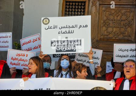 Tunis, Tunisia. 24th Feb, 2022. Tunis, Tunisia. 24 February 2022. The Tunisian Judges Association hold a protest outside the Court of Cassation in Tunis against what they view as constraints placed on the judiciary by President Saied. Tunisian President Kais Saied announced his decision to dissolve the Supreme Judicial Council earlier in February, while extending the state of emergency in the country until the end of 2022 (Credit Image: © Hasan Mrad/IMAGESLIVE via ZUMA Press Wire) Stock Photo