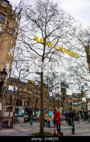 Yves saint discount laurent champs elysees