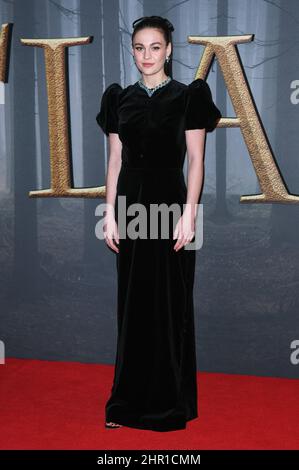 Jessica Reynolds attends the "Outlander" Season 6 premiere at The Royal