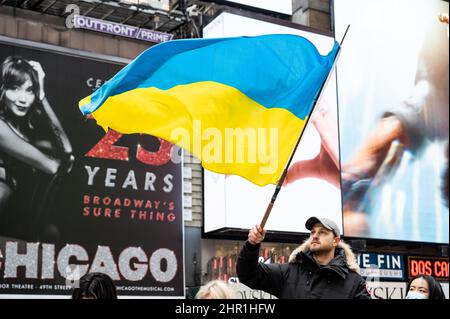 New York, United States. 24th Feb, 2022. Man holds a Ukrainian flag at a 'Stop Putin' rally organized as a response to the war in Ukraine. Credit: SOPA Images Limited/Alamy Live News Stock Photo