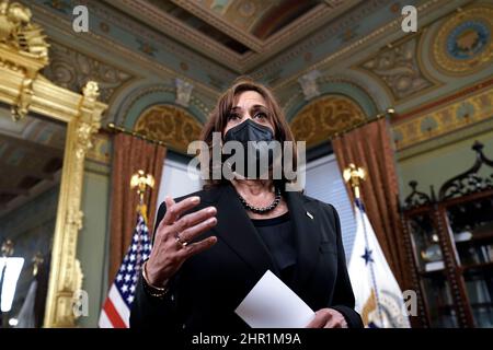 Washington, DC. 24th Feb, 2022. United States Vice President Kamala Harris talks to members of the media about Russia and Ukraine in the Vice Presidents Ceremonial room in the in the Eisenhower Executive Office Building within the White House complex in Washington, DC on February 24, 2022 in Washington, DC. Credit: Yuri Gripas/Pool via CNP/dpa/Alamy Live News Stock Photo