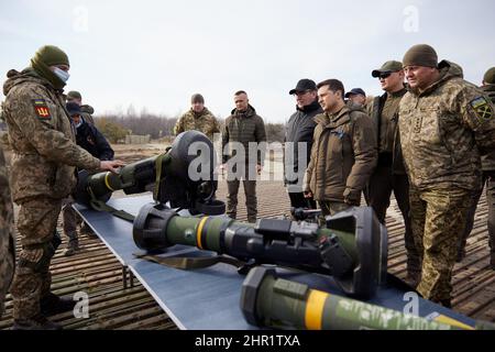 February 16, 2022, Donetsk region, Ukraine: During a working trip to the Donetsk region, President of Ukraine VOLODYMYR ZELENSKY observes the tactical exercises of the Armed Forces and other security and defense forces within the command and staff exercises 'Snowstorm-2022'. (Credit Image: © Ukrainian President's Office/ZUMA Press Wire Service) Stock Photo