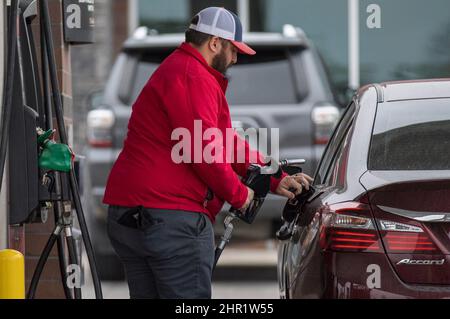 Texas, Texas, USA. 24th Feb, 2022. A man pumps gas at a gas station in San Antonio, Texas, the United States on Feb. 24, 2022. Credit: Nick Wagner/Xinhua/Alamy Live News Stock Photo